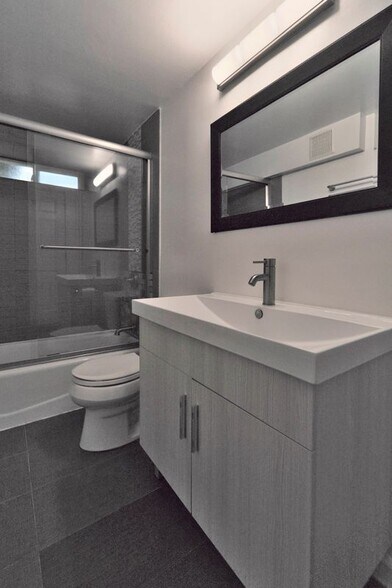 Building Photo - 1730 33rd Ave