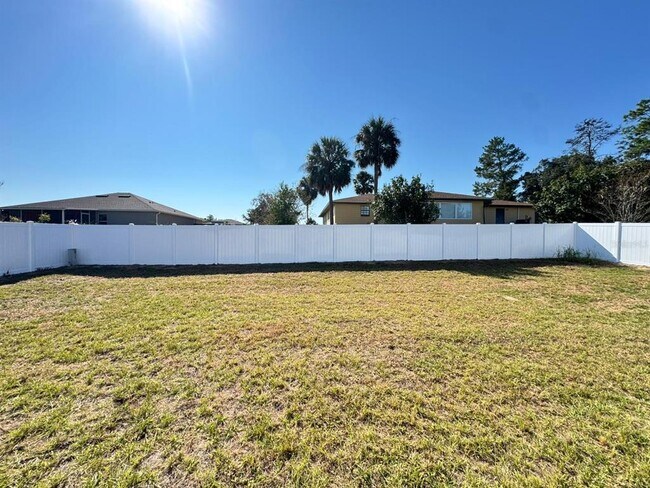 Building Photo - 482 Marion Oaks Manor