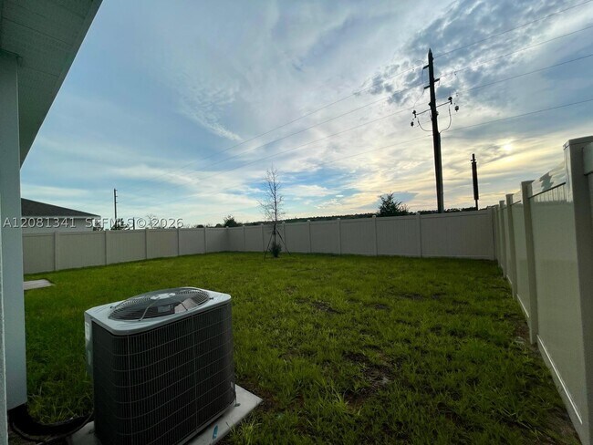 Building Photo - 2514 McKinley Dr