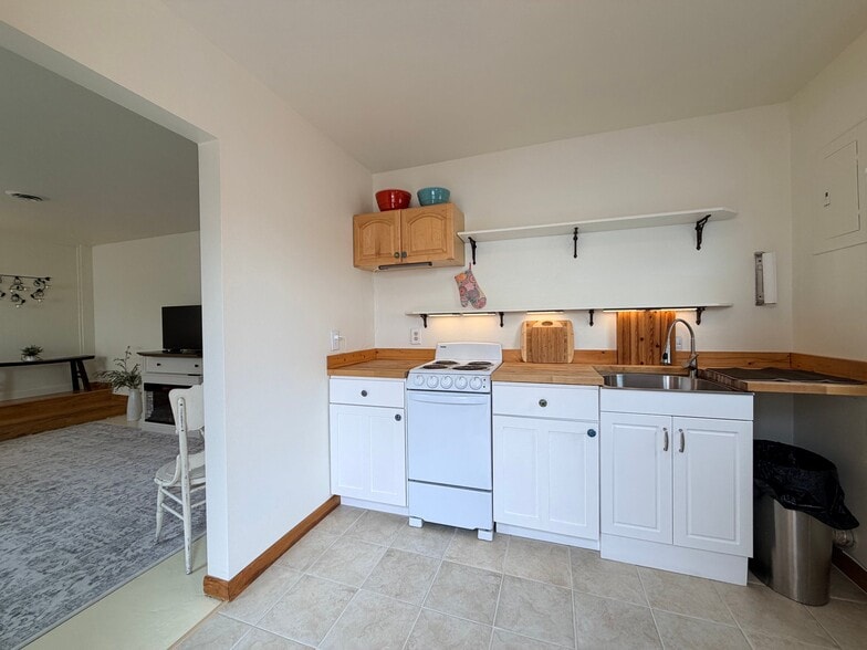 Building Photo - 405 S 12th St