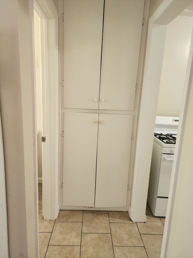 Building Photo - 1210 Oregon St