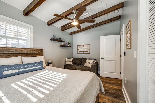 Building Photo - Beautiful Short term 2 bedroom 2 bath full...