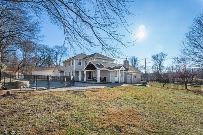 Building Photo - 414 Mineral Springs Dr