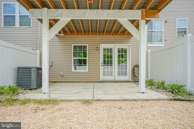 Building Photo - 1048 Regency Pl