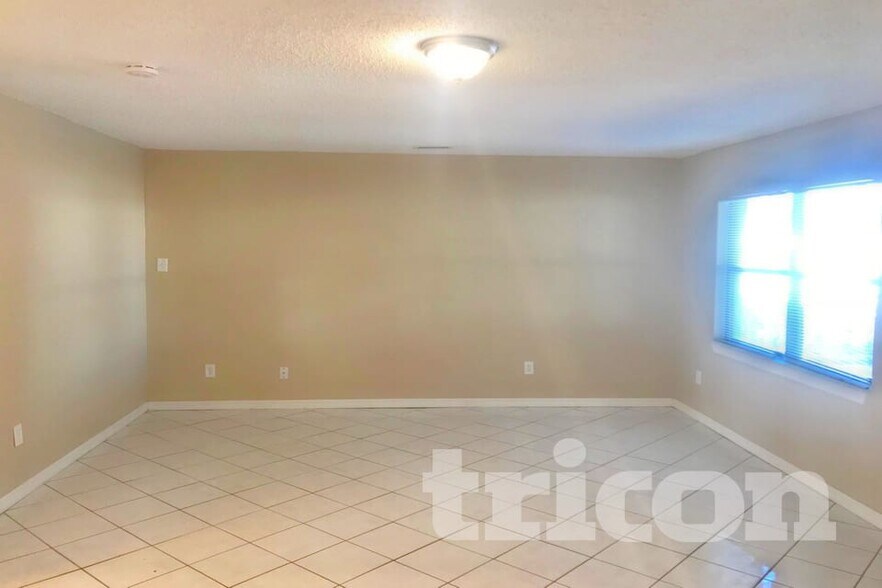 Building Photo - 5110 Cresthill Dr