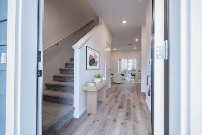 Building Photo - Minnehaha Meadows