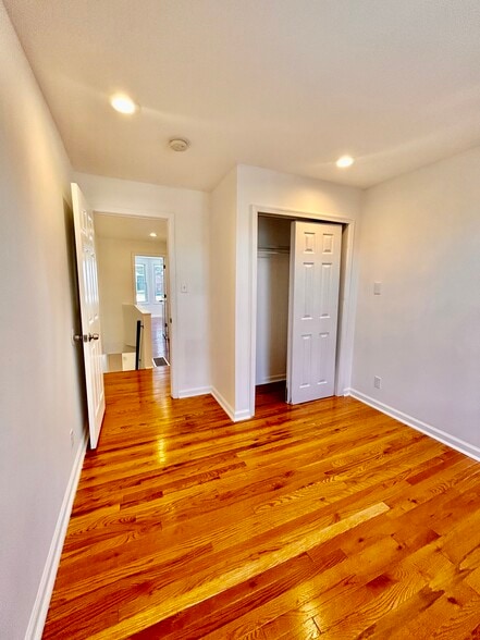 Building Photo - 2233 Bonaffon St