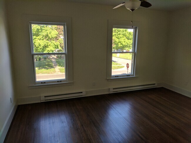 Main BR. Now carpeted. - 903 East St