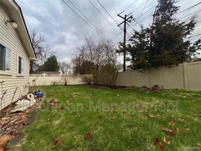 Building Photo - 32028 Maine St