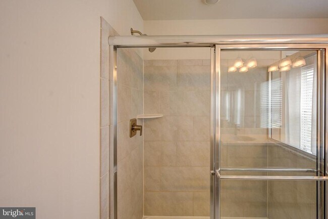 Building Photo - 5059 Silver Oak Dr