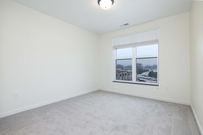 Building Photo - 28 7th St NE