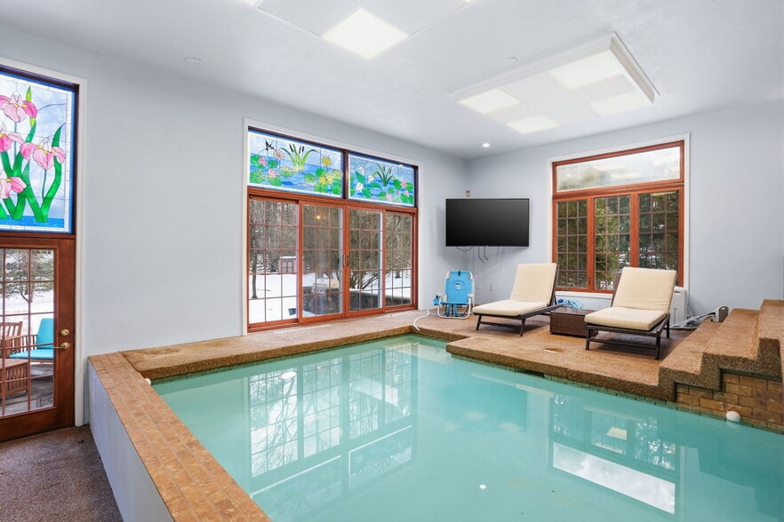 Building Photo - 244 Mathers Rd