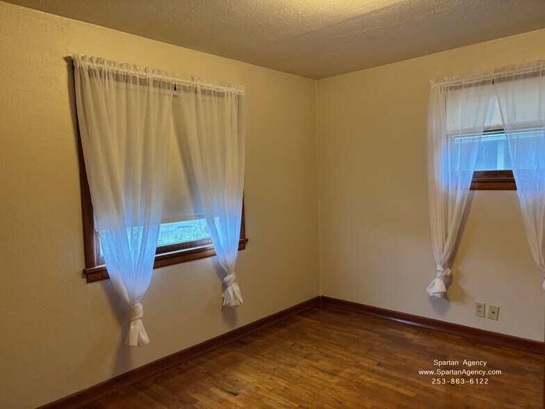 Building Photo - 509 16th St SW