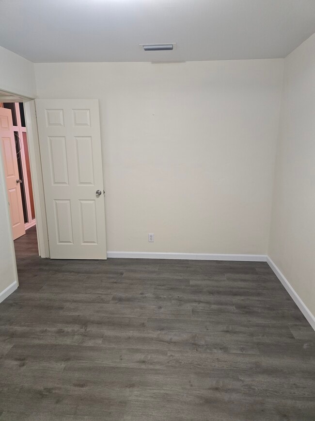 Building Photo - 336 Greenbriar Dr