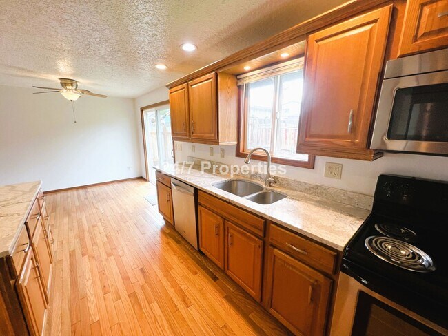 Building Photo - 2024-1102MF