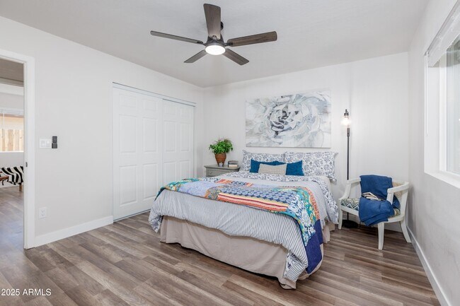 Building Photo - 2936 W Michelle Dr