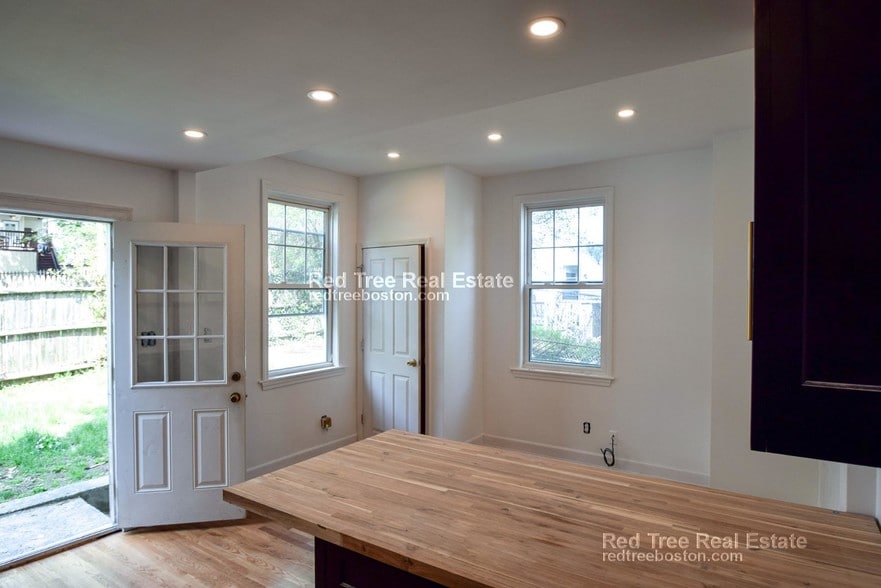 Building Photo - 34 Cedar St