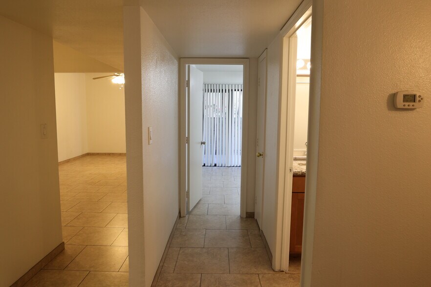 Building Photo - 700 W 14th St