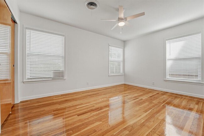 Building Photo - 502 Sunrise Cir