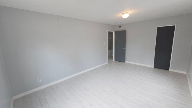 Building Photo - 1384 Aldrich St NE