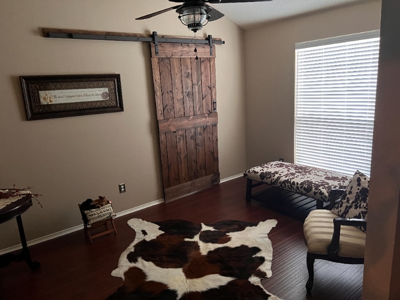 Building Photo - 335 Mesquite Hill Dr