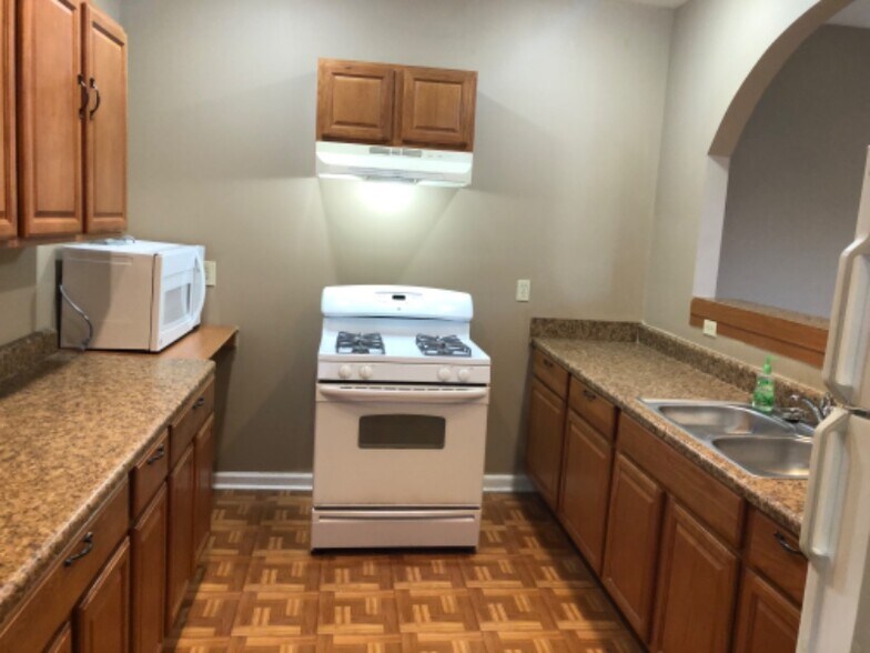 Building Photo - 1102 College St