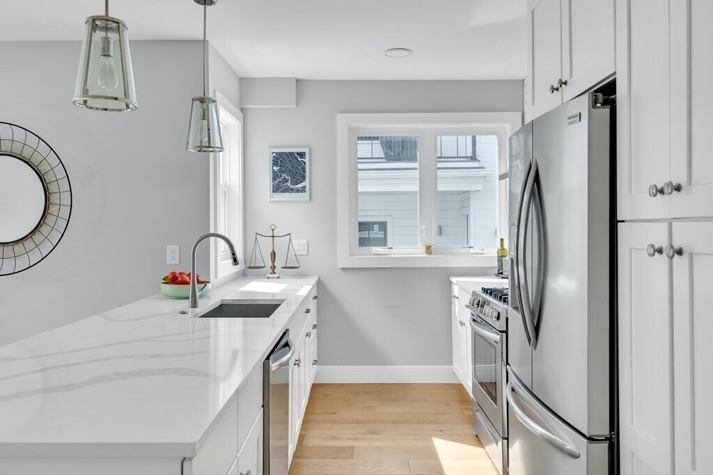 Building Photo - 19 Plymouth St