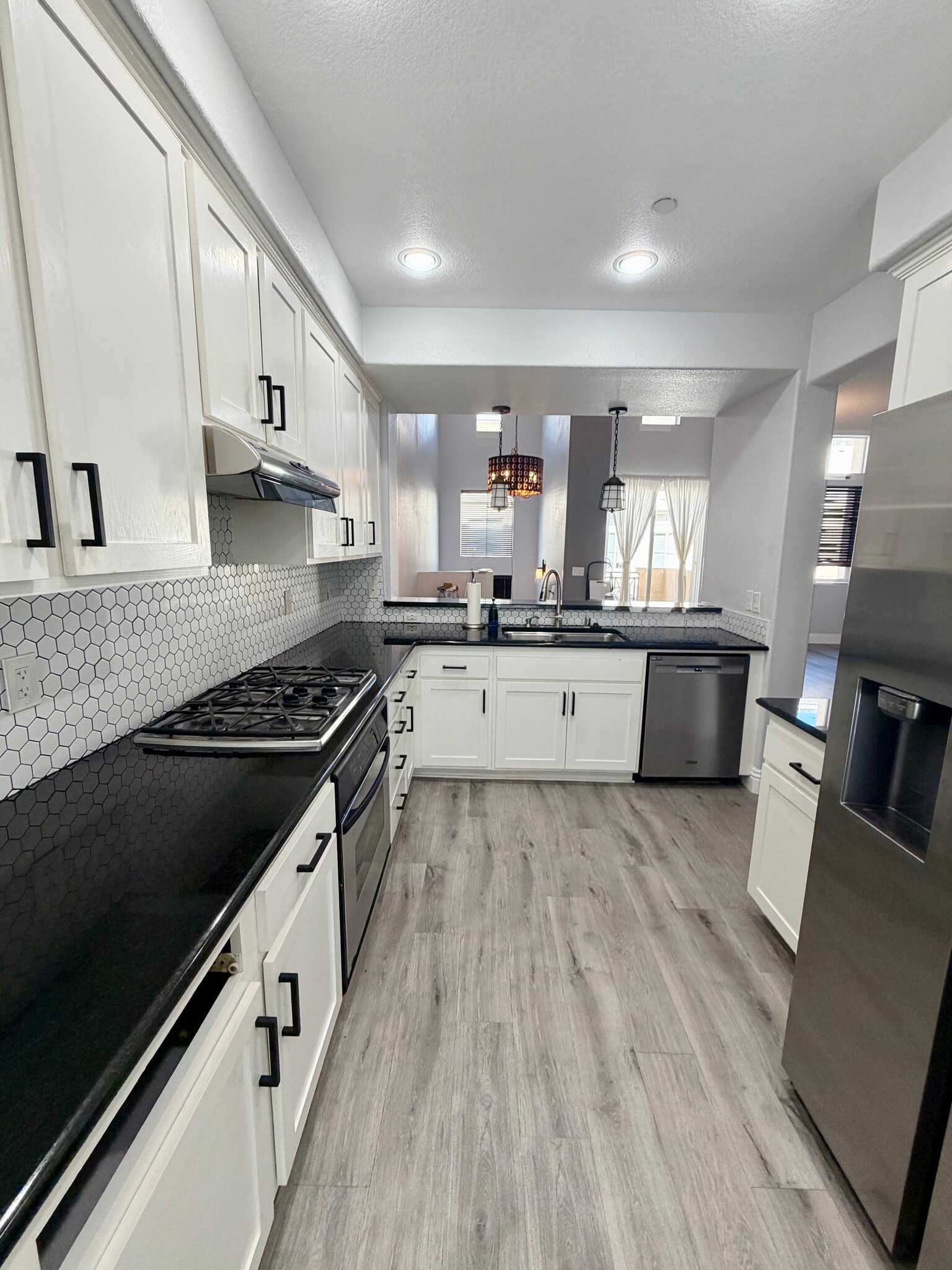 kitchen - 4942 Haight Trl