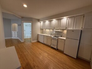 Building Photo - 1 Bed 1 Bath Historic Preserved Douglas Apartments in Desirable Lowry Hill