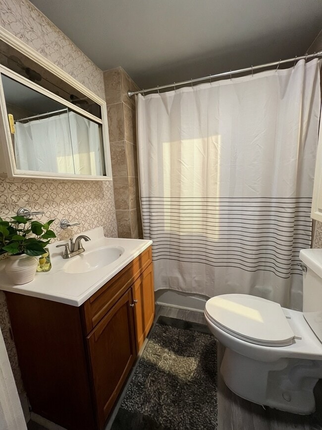 Building Photo - 300 N Madison St