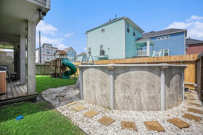 Building Photo - 1333 N Meyer Ave