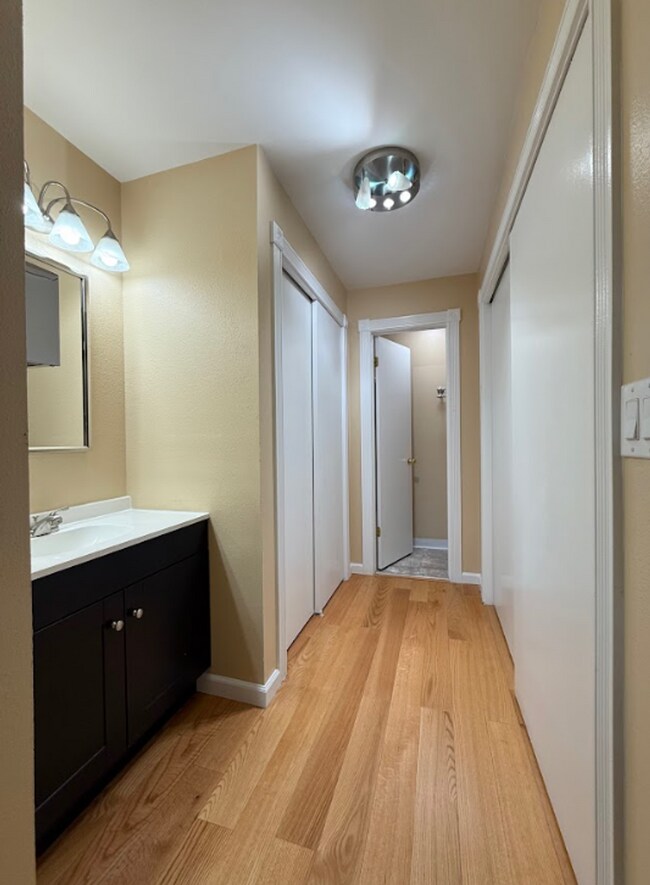 Building Photo - 6590 Delmonico Dr
