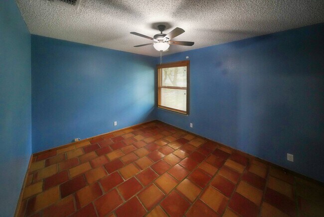 Building Photo - Charming and Centrally Located Home Now Available with Inground Pool. Realtor Commmission:$750