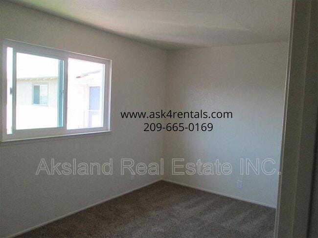 Building Photo - 200 Northwoods Ave