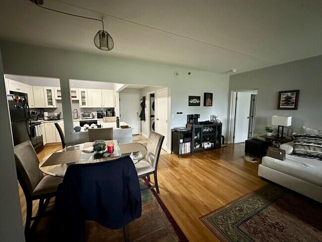 Building Photo - 100 Cove Way