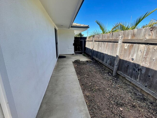 Building Photo - 4491 La Paloma Ave