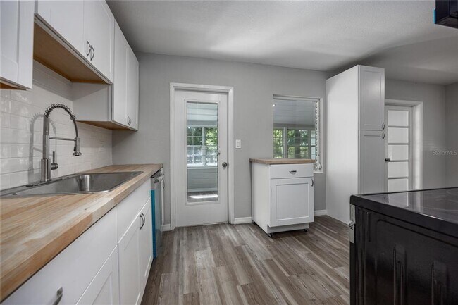 Building Photo - 640 NW 36th Ter