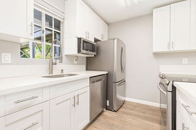 Building Photo - Ocean-View 2BR Townhome at Makakilo Cliffs | Pet-Friendly + 2 Covered Parking