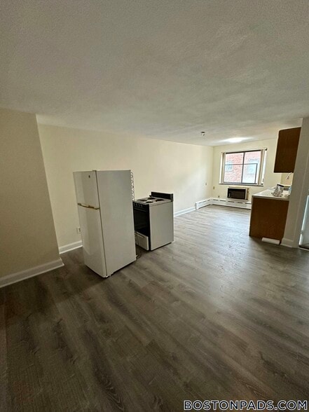 Building Photo - 9 Chester St