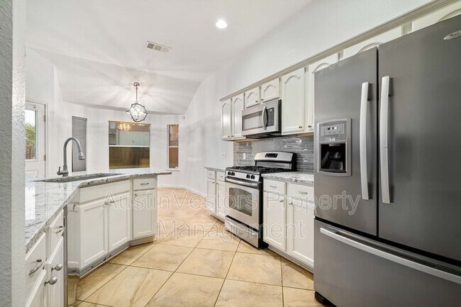 Building Photo - 105 Cattail Cove