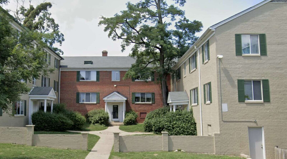 Primary Photo - Greenbrier Apartments