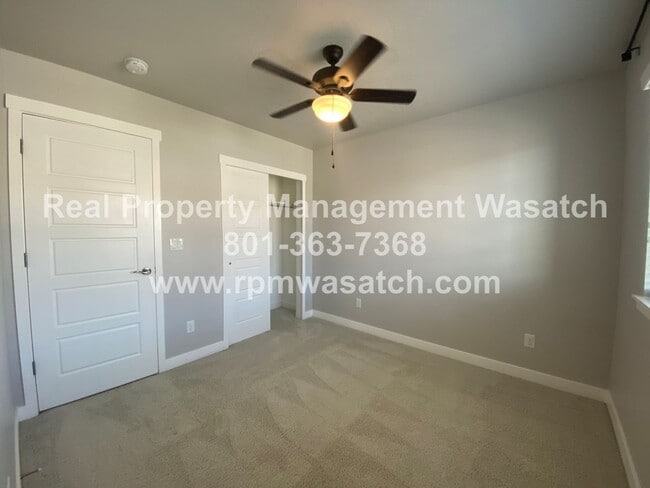 Building Photo - Beautiful 3 Bed, 4 Bath Townhome with 2-ca...