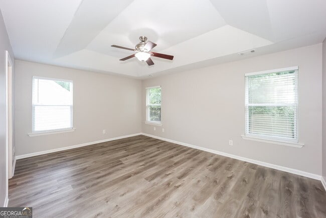 Building Photo - 2080 Valley Creek Dr