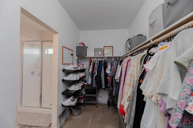 Building Photo - 652 Donegal Ln