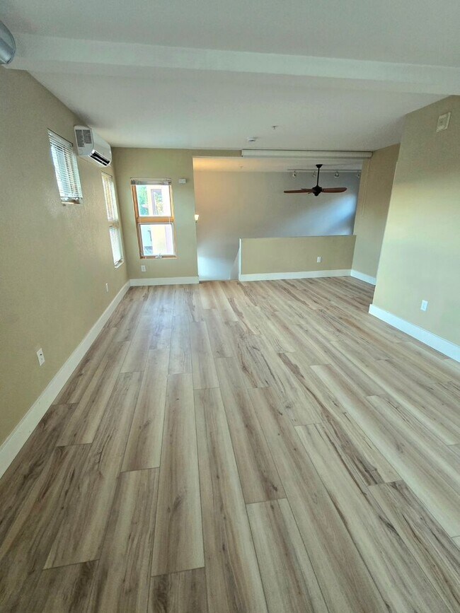 Building Photo - 801 Confidence Dr