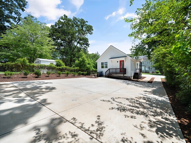 Building Photo - 3807 1/2 Marcom St
