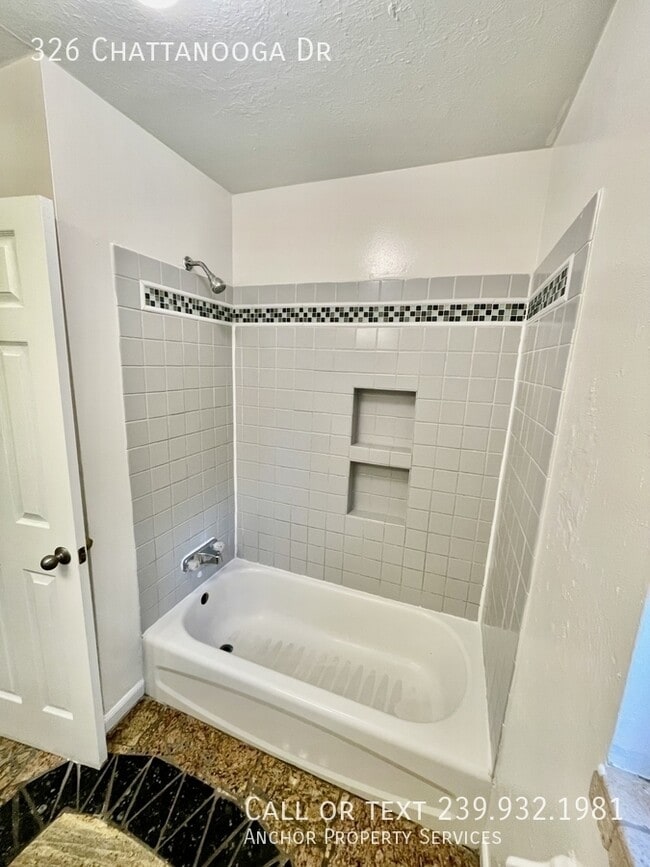 Building Photo - 326 Chattanooga Dr