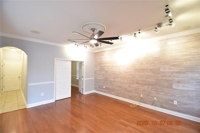 Building Photo - 8806 Cameron Crest Dr