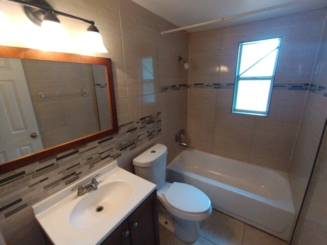 Building Photo - 3036 Saturn Ave