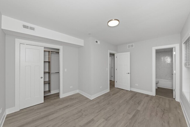 Building Photo - 2 bedroom in Chicago IL 60202